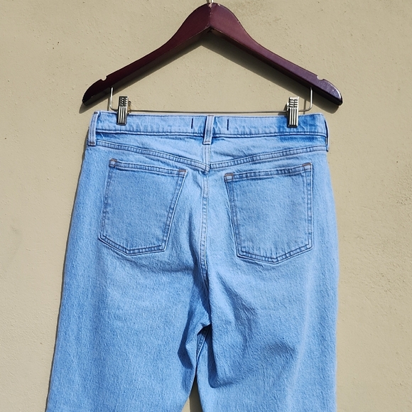 Stylish Light Blue Women's Straight Leg Jeans - Picture 6 of 9